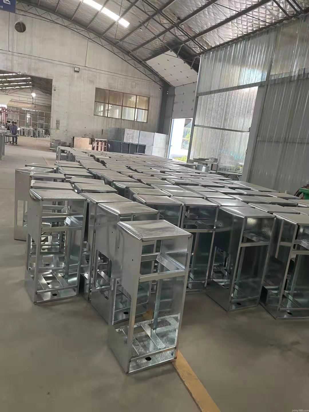 贵阳市白云区一批钢制垃圾桶订货生产